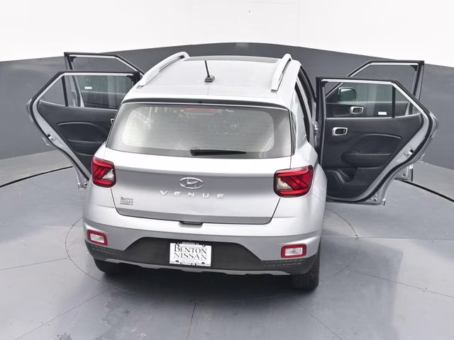 2025 Shimmering Silver Hyundai Venue SEL FWD SUV