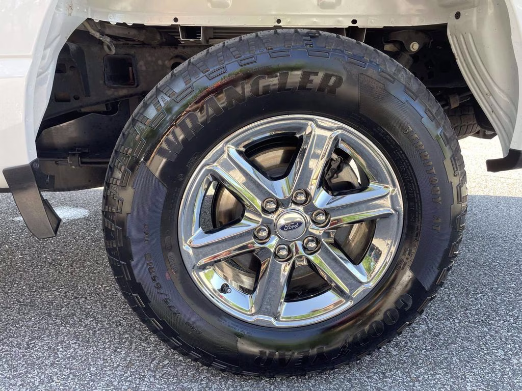 2025 Oxford White Ford F-150 XLT 4X4 Truck