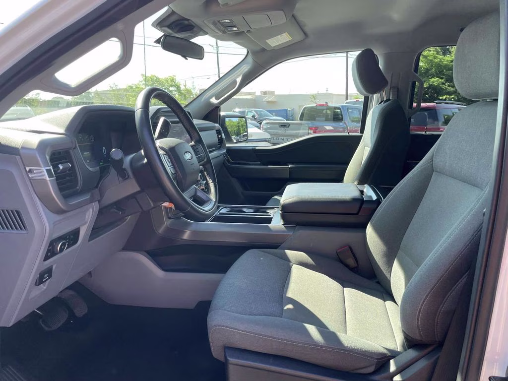 2025 Oxford White Ford F-150 XLT 4X4 Truck