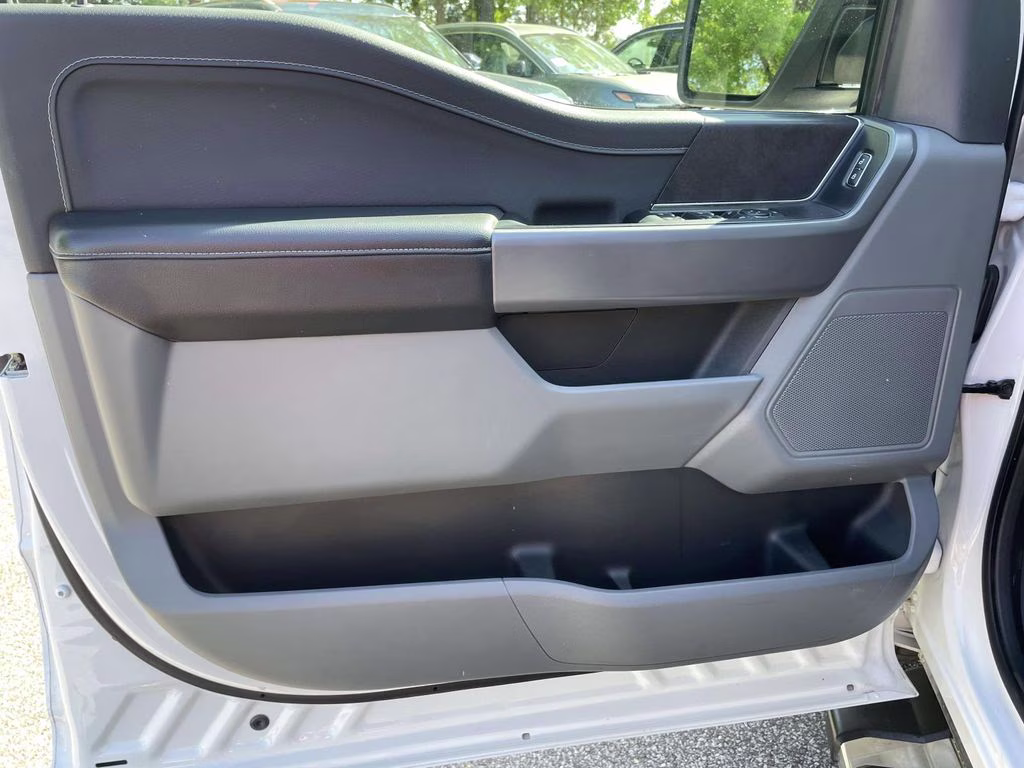 2025 Oxford White Ford F-150 XLT 4X4 Truck