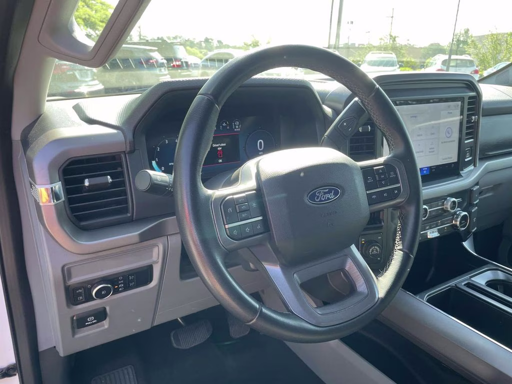 2025 Oxford White Ford F-150 XLT 4X4 Truck