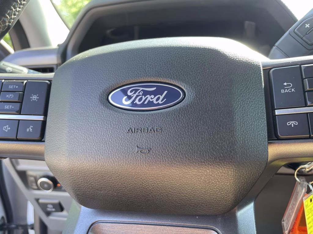 2025 Oxford White Ford F-150 XLT 4X4 Truck