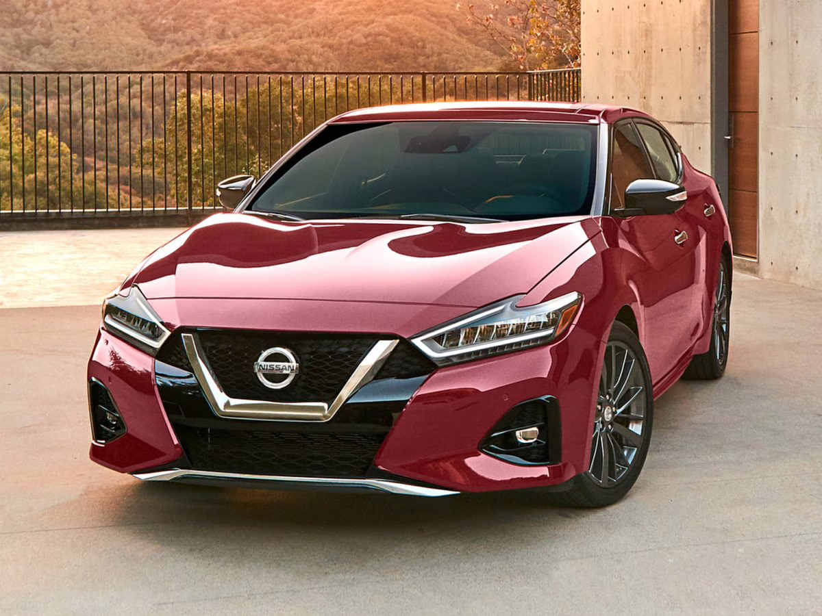 2023 Pearl White Tricoat Nissan Maxima SR FWD Sedan