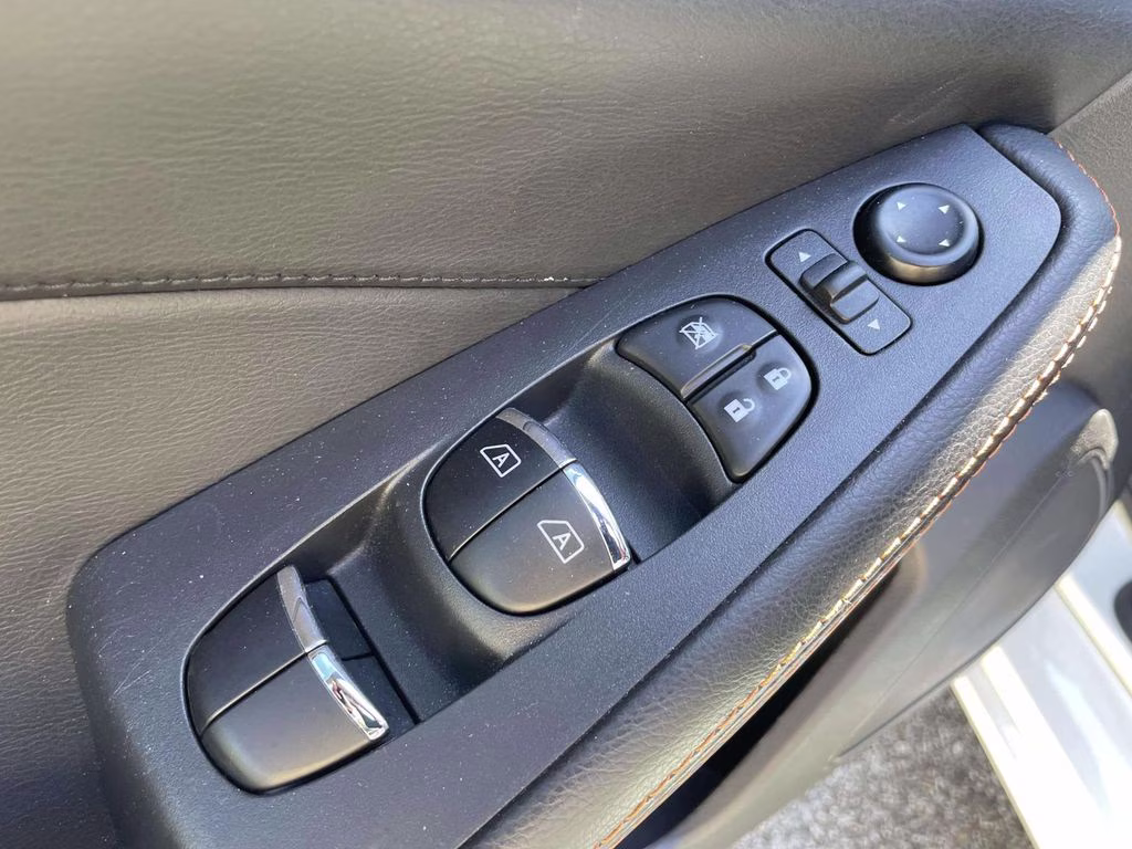 2023 Pearl White Tricoat Nissan Maxima SR FWD Sedan