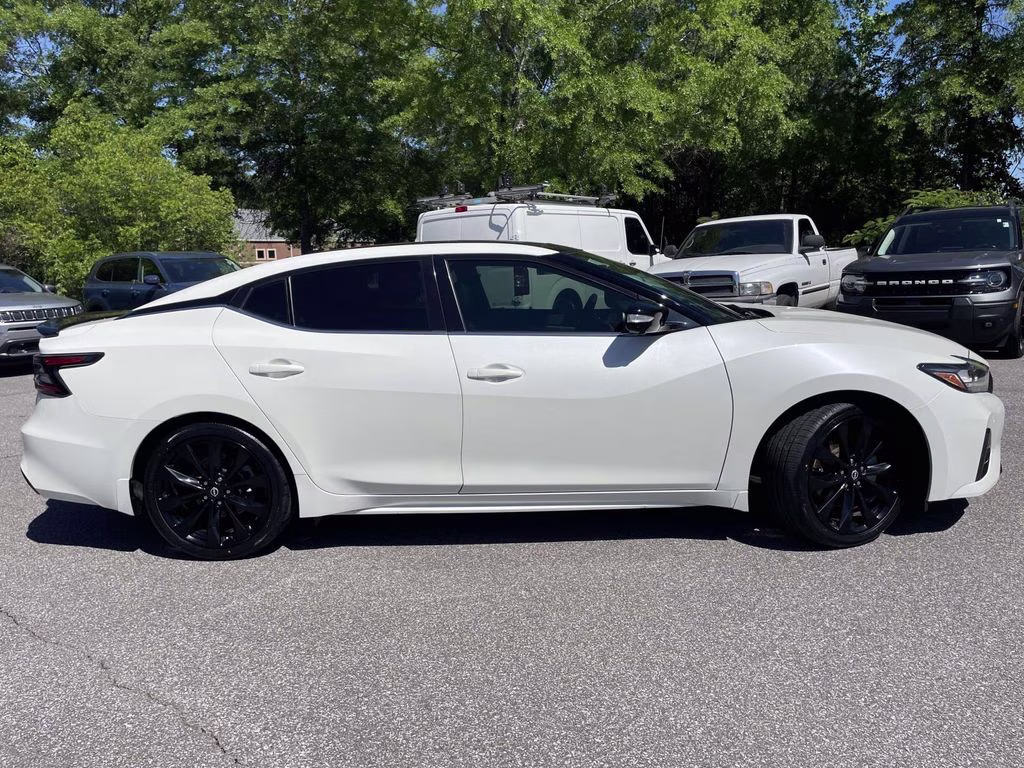 2023 Pearl White Tricoat Nissan Maxima SR FWD Sedan