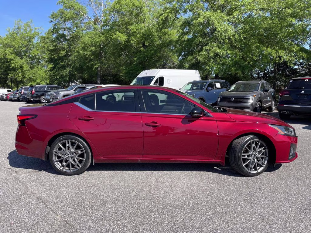 2023 Scarlet Ember Tintcoat Nissan Altima 2.0 SR FWD Sedan