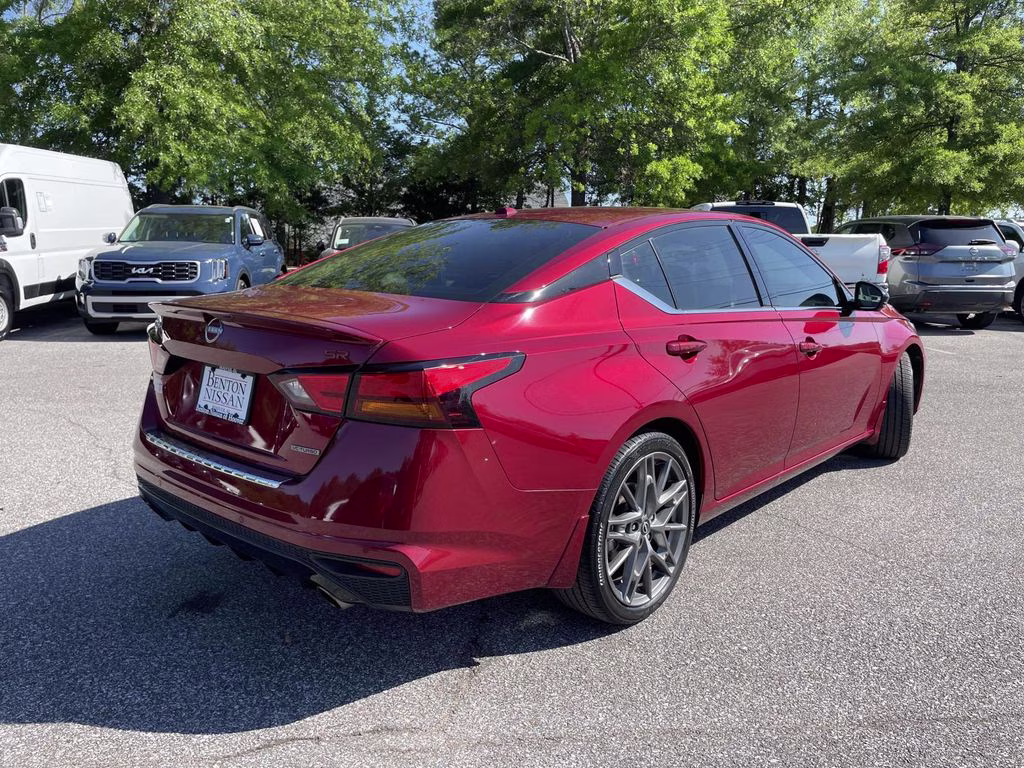 2023 Scarlet Ember Tintcoat Nissan Altima 2.0 SR FWD Sedan