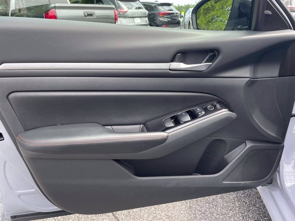 2025 Gray Sky Pearl Nissan Altima 2.5 SR AWD Sedan