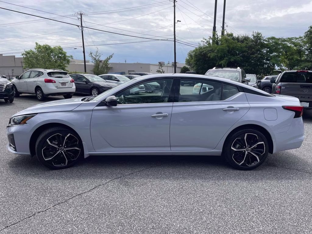 2025 Gray Sky Pearl Nissan Altima 2.5 SR AWD Sedan