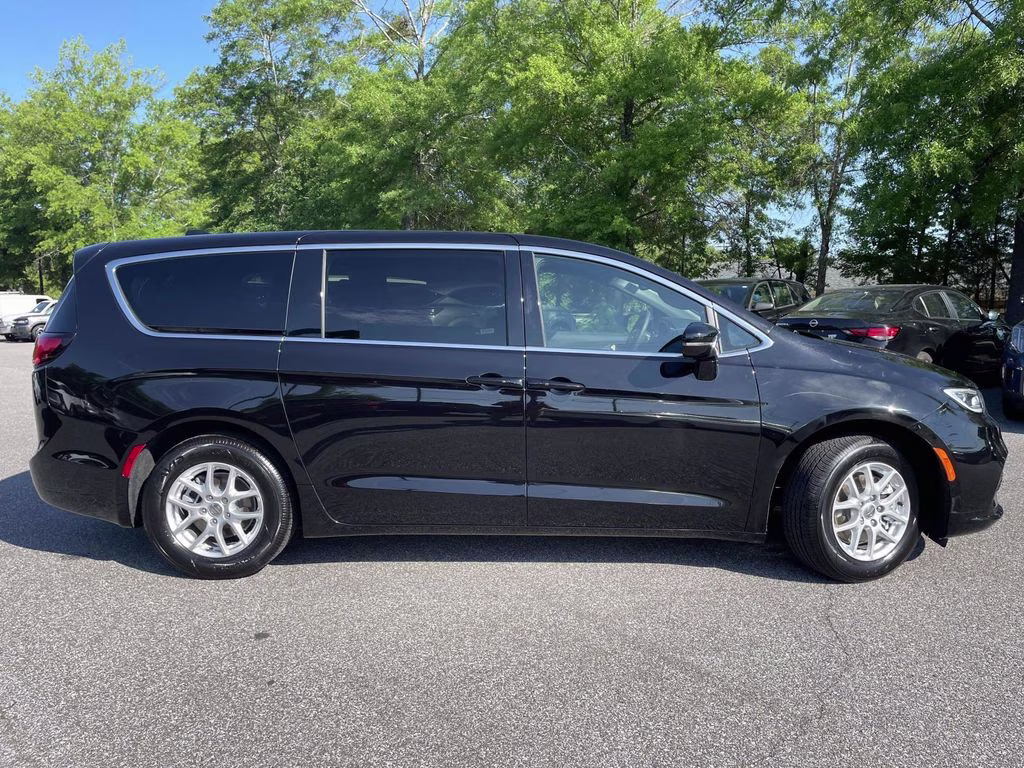 2025 Diamond Black Crystal Pearlcoat Chrysler Pacifica Select FWD Van