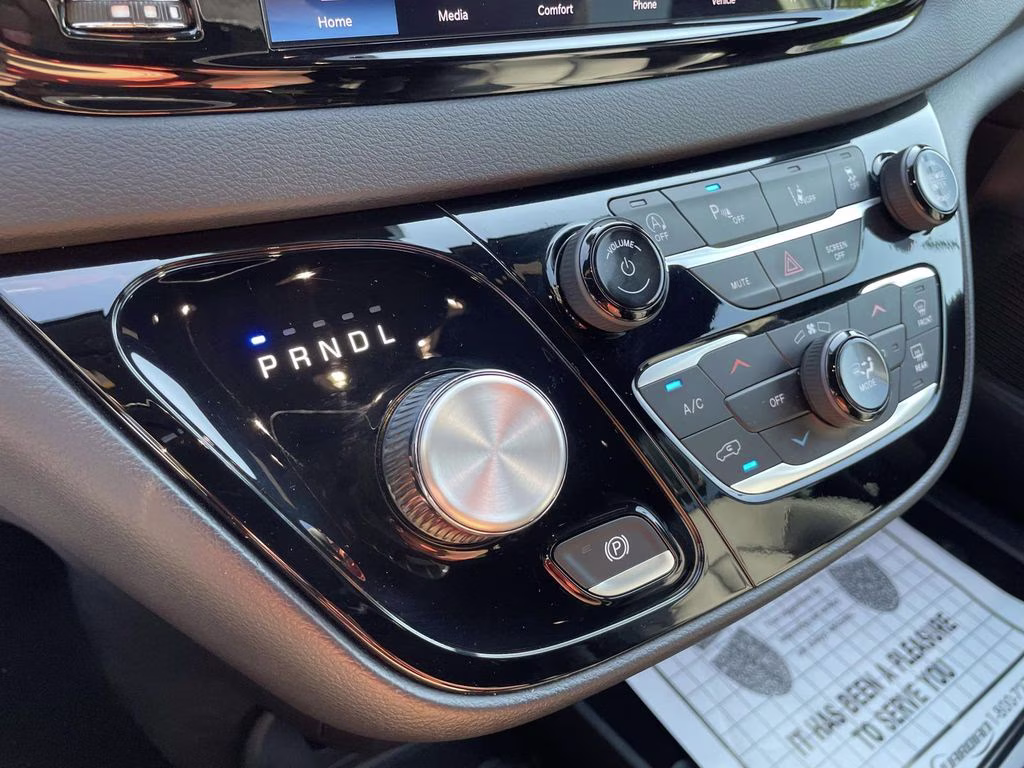 2025 Diamond Black Crystal Pearlcoat Chrysler Pacifica Select FWD Van