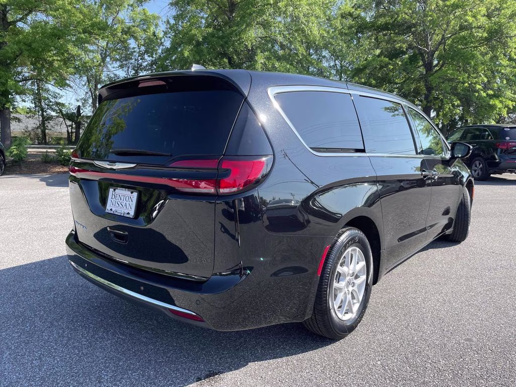 2025 Diamond Black Crystal Pearlcoat Chrysler Pacifica Select FWD Van