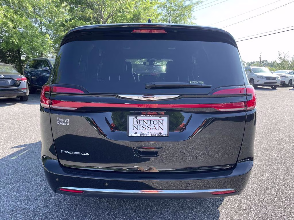 2025 Diamond Black Crystal Pearlcoat Chrysler Pacifica Select FWD Van