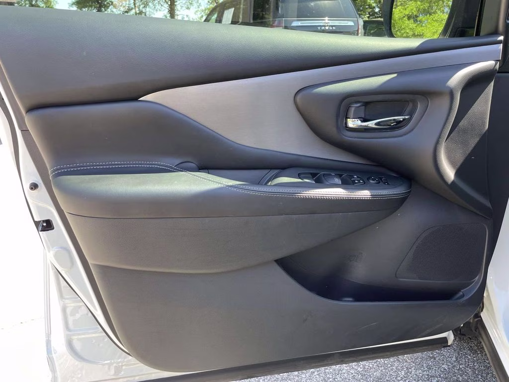 2024 Pearl White Tricoat Nissan Murano SV FWD SUV