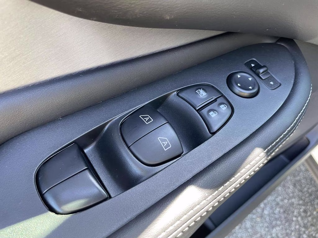 2024 Pearl White Tricoat Nissan Murano SV FWD SUV