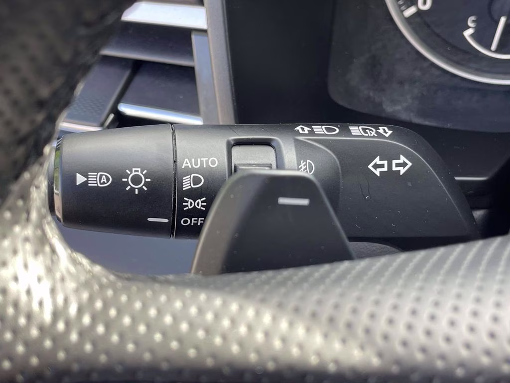 2025 White Mitsubishi Outlander SE FWD SUV