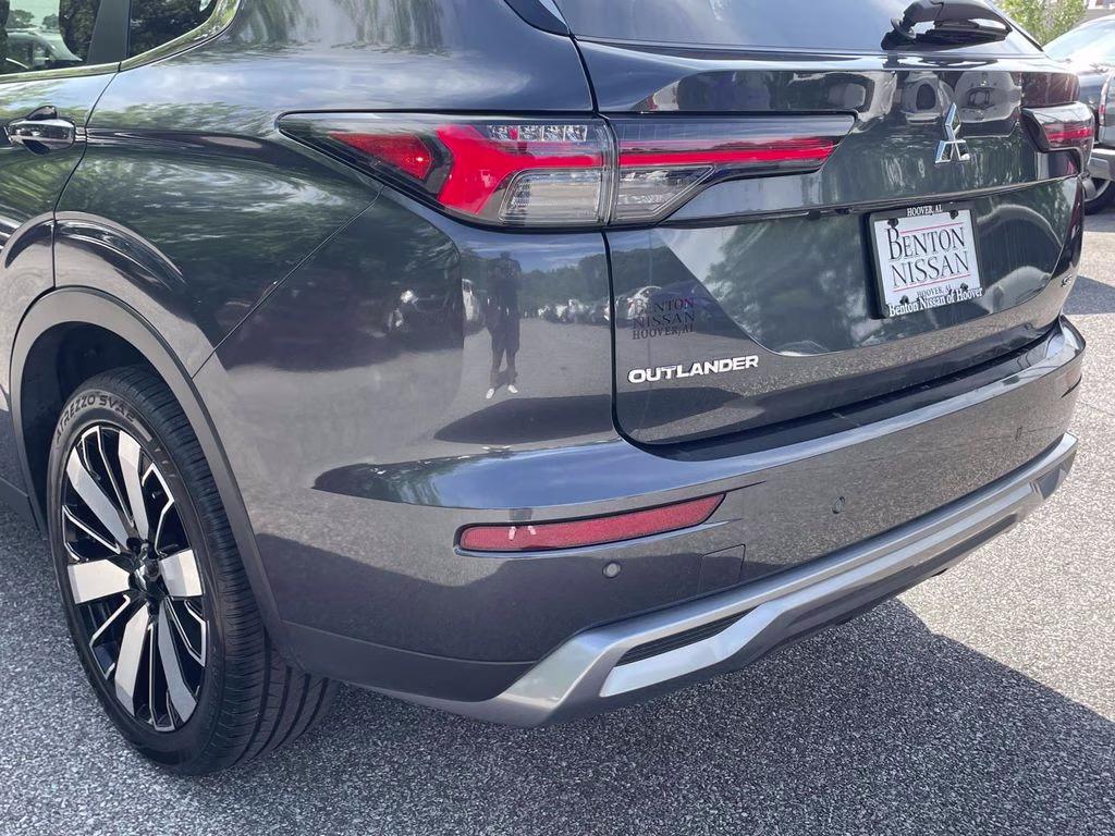 2025 Gray Mitsubishi Outlander SE FWD SUV