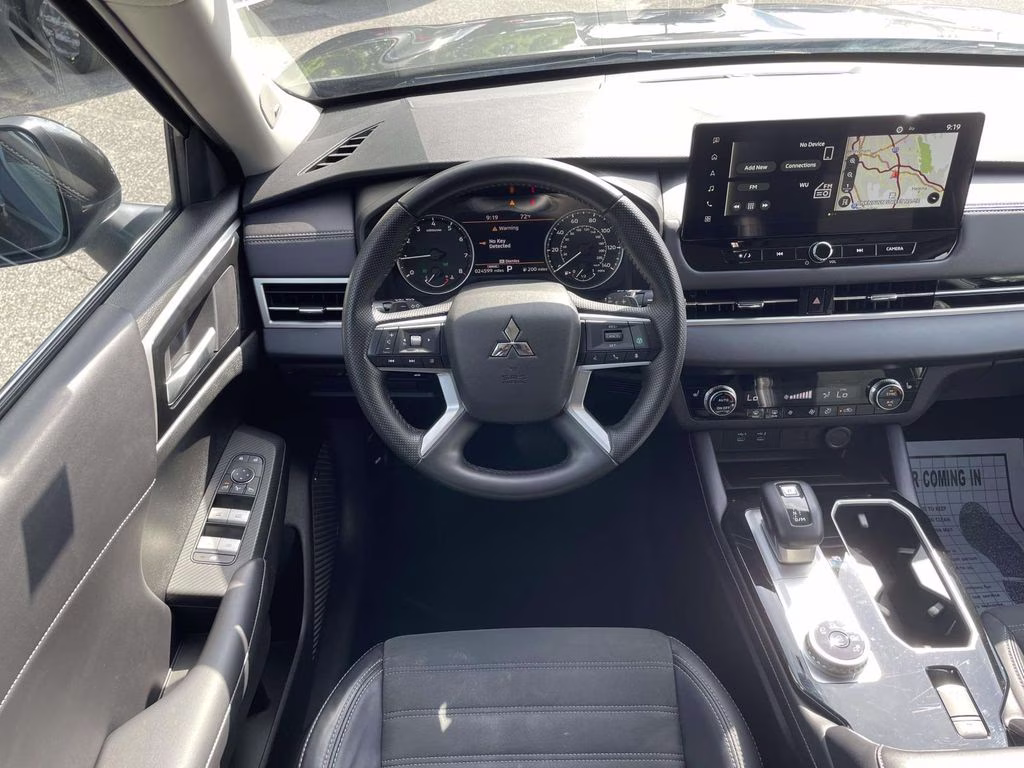 2025 Gray Mitsubishi Outlander SE FWD SUV