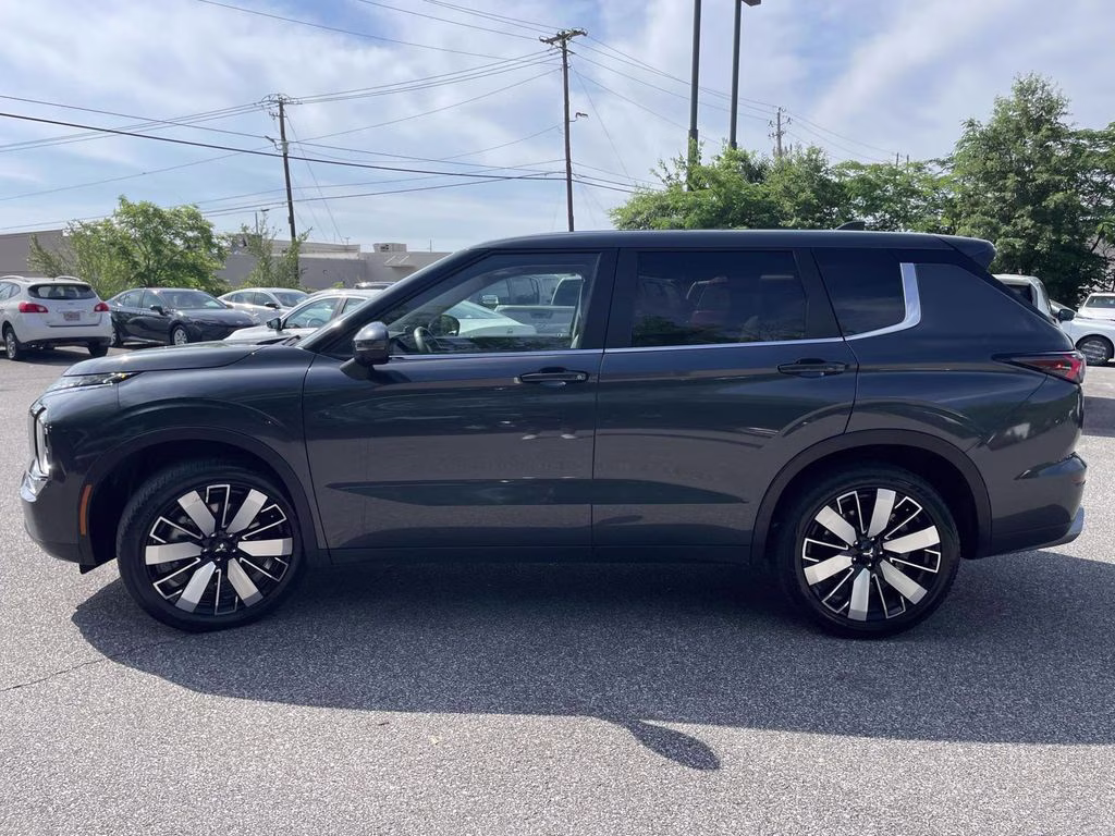 2025 Gray Mitsubishi Outlander SE FWD SUV