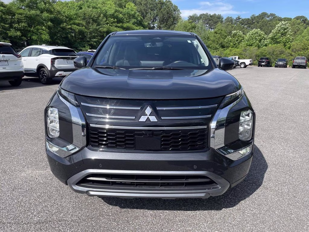 2025 Gray Mitsubishi Outlander SE FWD SUV