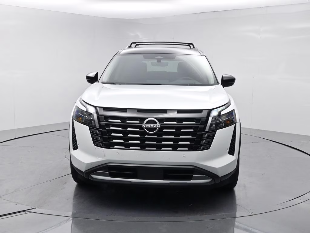 2026 Everest White Pearl/Black Nissan Pathfinder Platinum FWD SUV