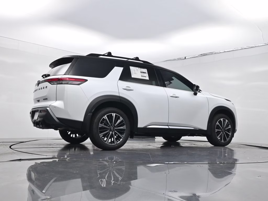 2026 Everest White Pearl/Black Nissan Pathfinder Platinum FWD SUV