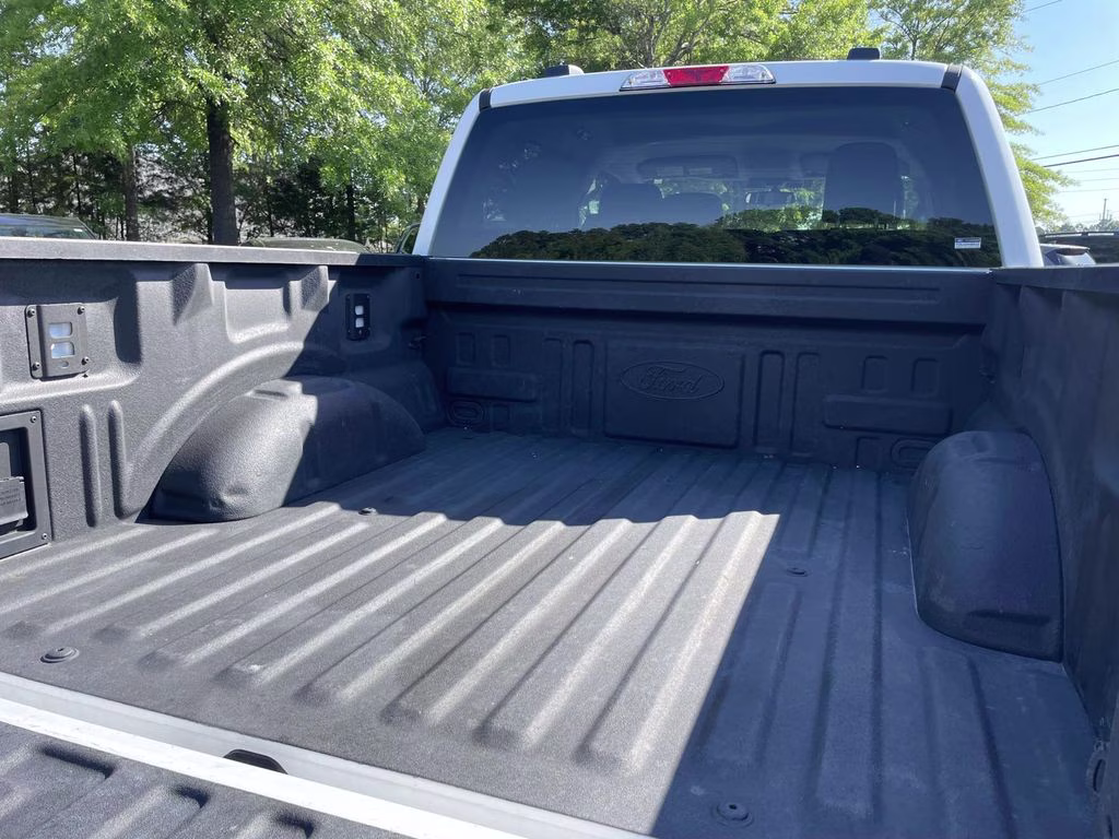 2025 Oxford White Ford F-150 XLT 4X4 Truck