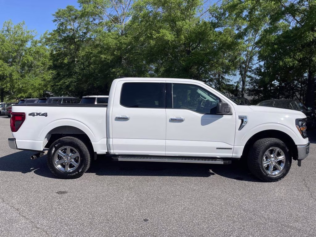 2025 Oxford White Ford F-150 XLT 4X4 Truck