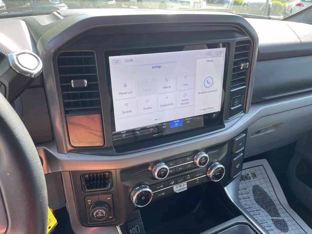 2025 Oxford White Ford F-150 XLT 4X4 Truck