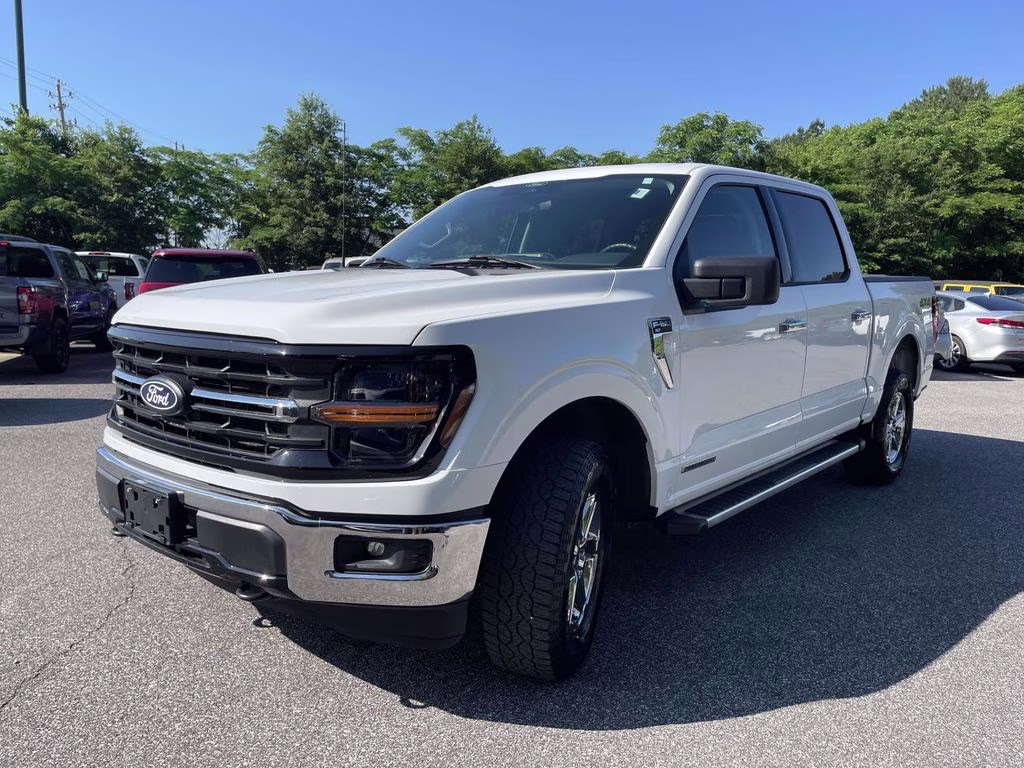 2025 Oxford White Ford F-150 XLT 4X4 Truck