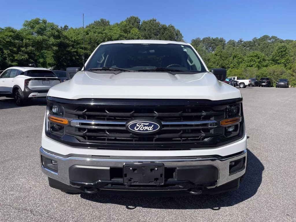 2025 Oxford White Ford F-150 XLT 4X4 Truck