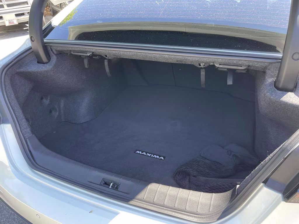 2023 Pearl White Tricoat Nissan Maxima SR FWD Sedan