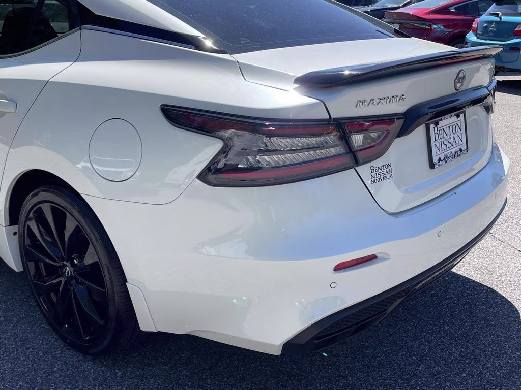 2023 Pearl White Tricoat Nissan Maxima SR FWD Sedan