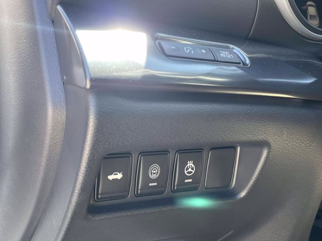 2023 Pearl White Tricoat Nissan Maxima SR FWD Sedan