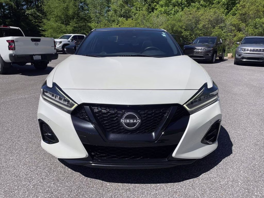 2023 Pearl White Tricoat Nissan Maxima SR FWD Sedan