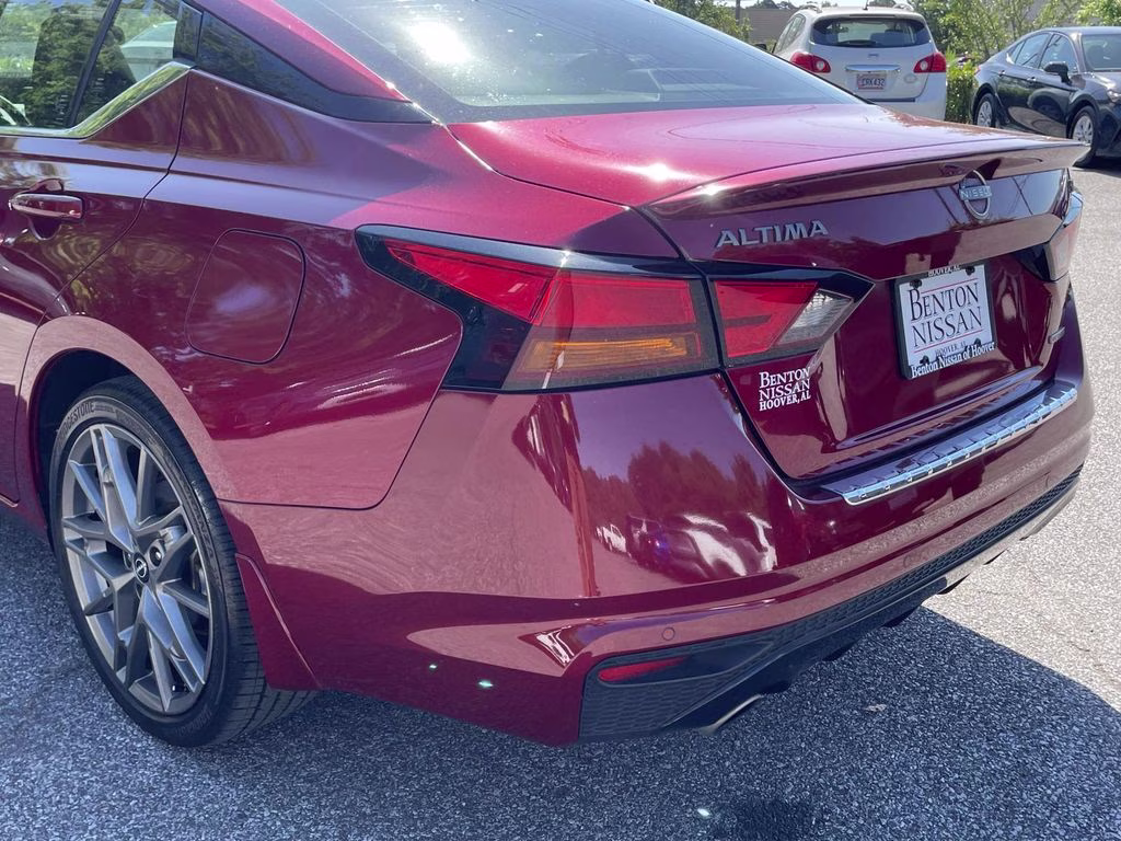 2023 Scarlet Ember Tintcoat Nissan Altima 2.0 SR FWD Sedan