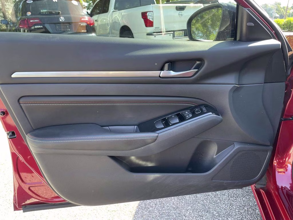 2023 Scarlet Ember Tintcoat Nissan Altima 2.0 SR FWD Sedan