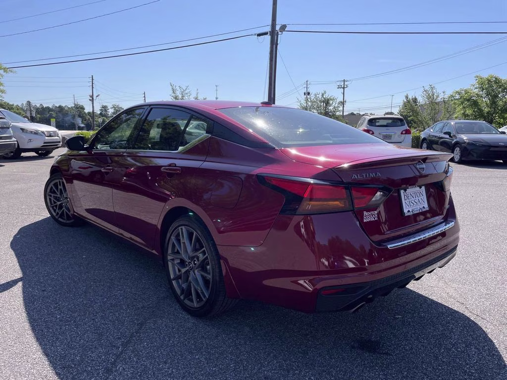 2023 Scarlet Ember Tintcoat Nissan Altima 2.0 SR FWD Sedan