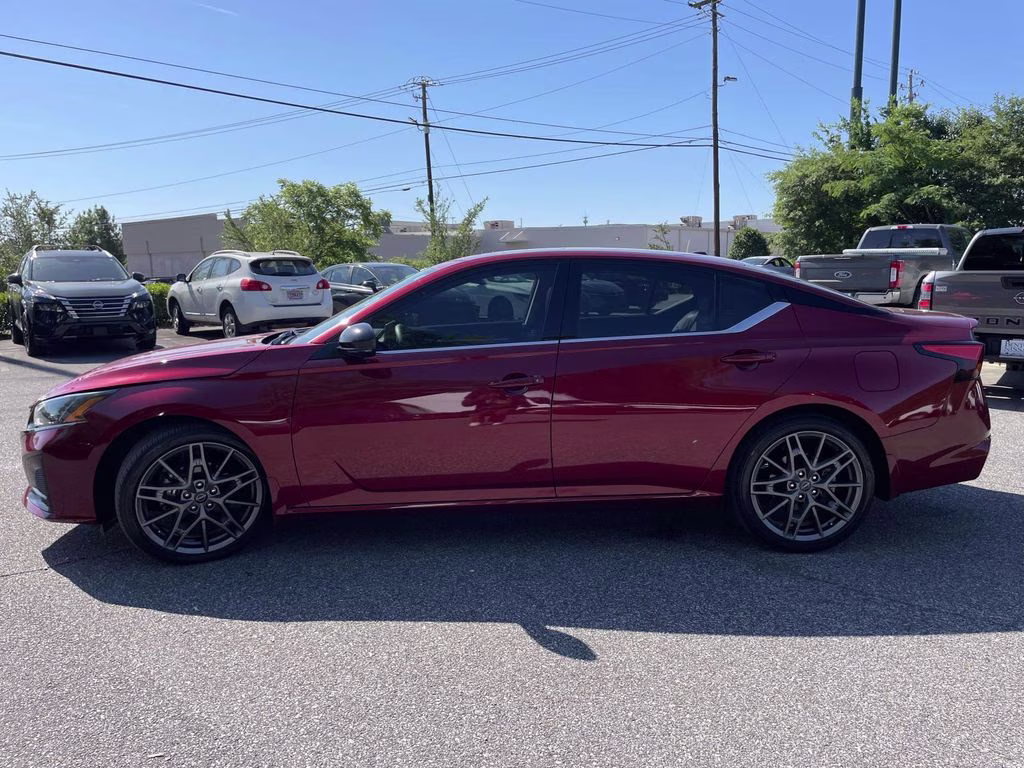2023 Scarlet Ember Tintcoat Nissan Altima 2.0 SR FWD Sedan