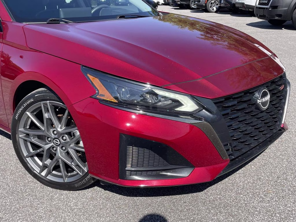 2023 Scarlet Ember Tintcoat Nissan Altima 2.0 SR FWD Sedan
