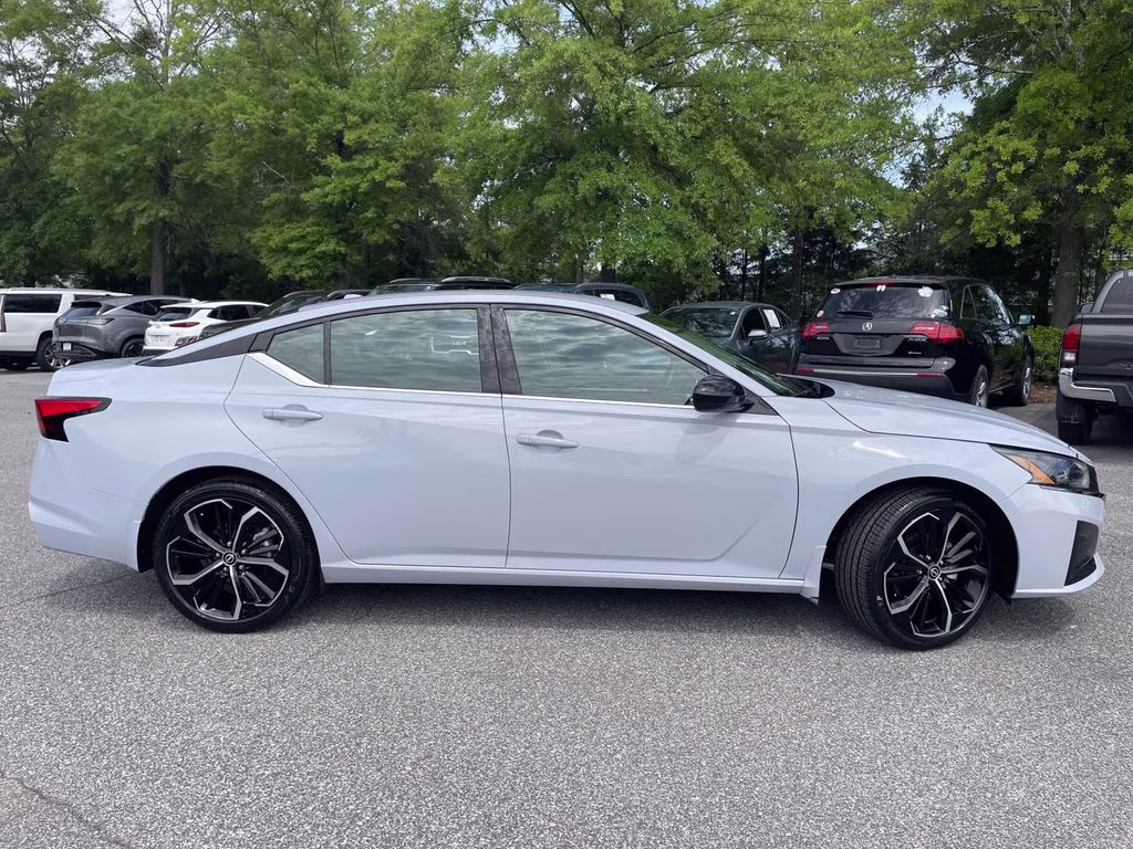 2025 Gray Sky Pearl Nissan Altima 2.5 SR AWD Sedan