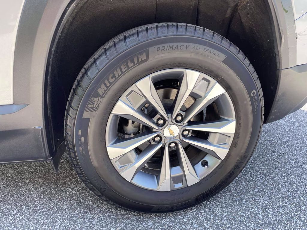 2025 Sterling Gray Metallic Chevrolet Equinox LT AWD SUV