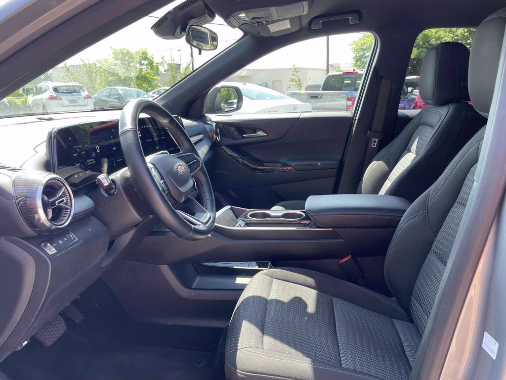 2025 Sterling Gray Metallic Chevrolet Equinox LT AWD SUV