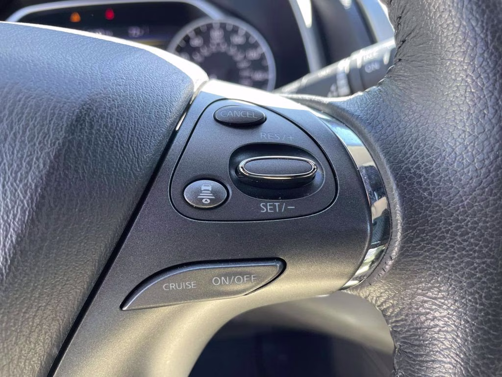 2024 Pearl White Tricoat Nissan Murano SV FWD SUV