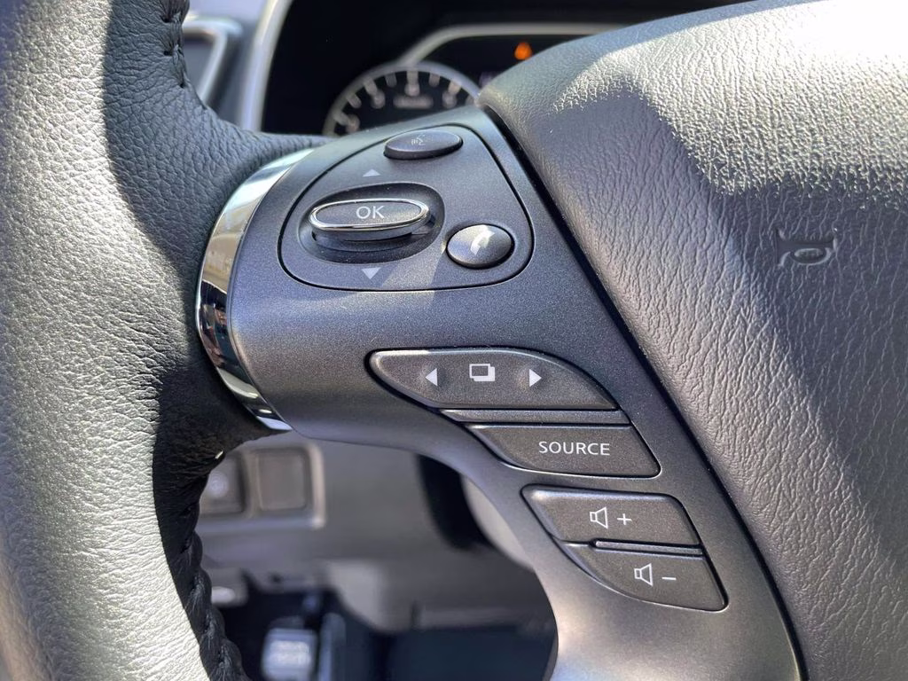 2024 Pearl White Tricoat Nissan Murano SV FWD SUV