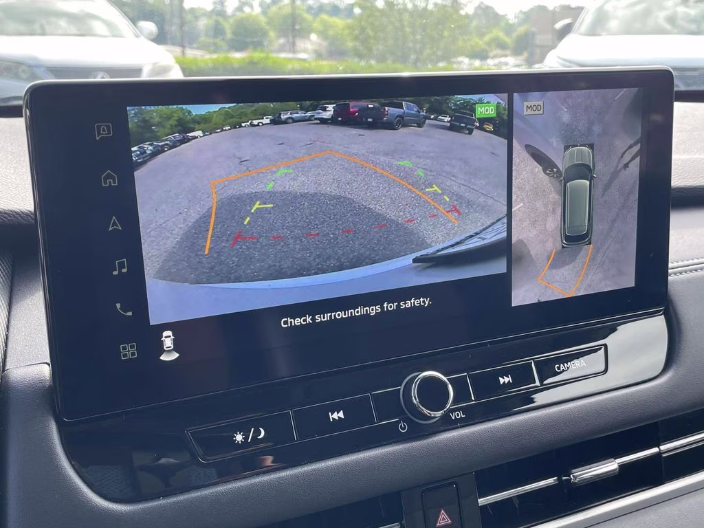 2025 White Mitsubishi Outlander SE FWD SUV