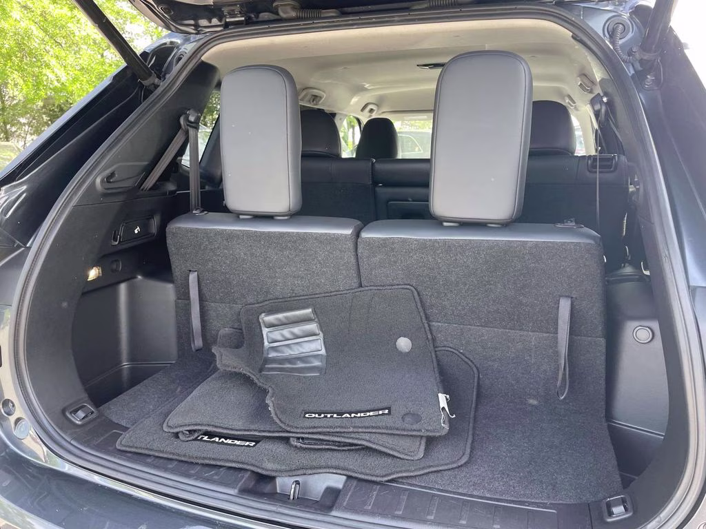 2025 Gray Mitsubishi Outlander SE FWD SUV
