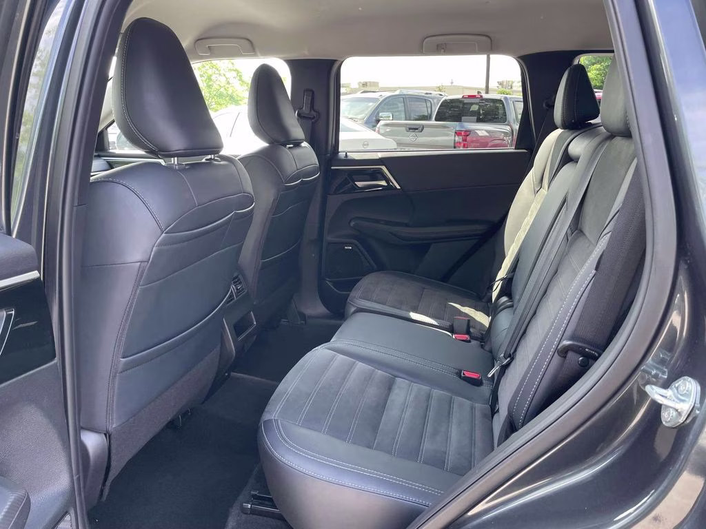 2025 Gray Mitsubishi Outlander SE FWD SUV