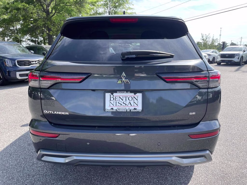 2025 Gray Mitsubishi Outlander SE FWD SUV