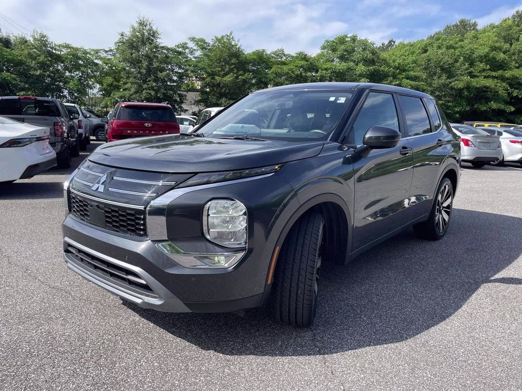 2025 Gray Mitsubishi Outlander SE FWD SUV